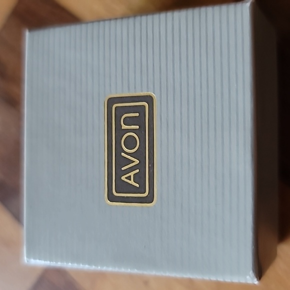 Vintage Avon Red Bow Pierced Earrings - Picture 5 of 5